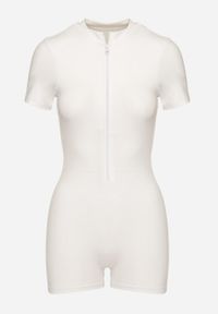 Born2be - Biały Taliowany Kombinezon z Marszczeniem i Odkrytymi Plecami Deviani. Okazja: na co dzień. Kolor: biały. Styl: casual #7