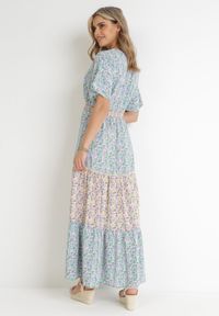 Born2be - Niebiesko-Miętowa Rozkloszowana Sukienka Maxi z Gumką w Talii i Koronkowym Dekoltem Gerbera. Kolor: niebieski. Materiał: koronka. Długość rękawa: krótki rękaw. Sezon: wiosna, lato. Typ sukienki: kopertowe. Długość: maxi #2