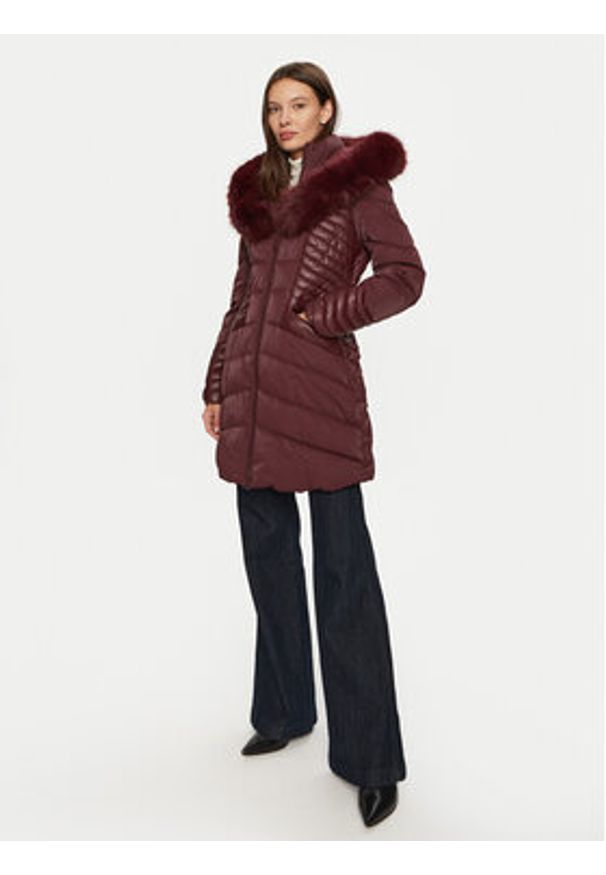 Guess Kurtka puchowa New Oxana W4BL61 WGLZ0 Bordowy Regular Fit. Kolor: czerwony. Materiał: syntetyk