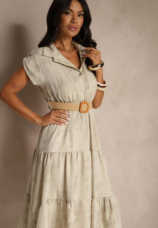 Renee - Jasnobeżowa Sukienka z Guzikami i Paskiem z Plecionki Fillona. Okazja: na co dzień. Kolor: beżowy. Materiał: skóra. Typ sukienki: rozkloszowane. Styl: casual, klasyczny