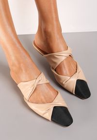 Renee - Beżowe Klapki Thessonice. Kolor: beżowy. Materiał: materiał. Obcas: na obcasie. Wysokość obcasa: niski #1