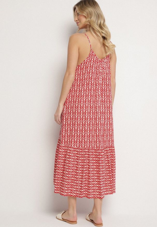 Born2be - Różowa Bawełniana Sukienka Rozkloszowana z Geometrycznym Wzorem Niladora. Okazja: na co dzień. Kolor: różowy. Materiał: bawełna. Długość rękawa: na ramiączkach. Wzór: geometria. Sezon: lato. Styl: casual