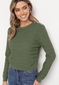 Born2be - Zielony Klasyczny Sweter z Napami Tavai. Kolor: zielony. Długość rękawa: długi rękaw. Długość: długie. Styl: klasyczny #4