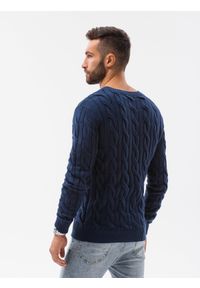Ombre Clothing - Sweter męski z warkoczowym splotem E195 - ciemnoniebieski - XXL. Okazja: na co dzień. Kolor: niebieski. Materiał: jeans, bawełna, akryl. Wzór: ze splotem. Styl: casual, klasyczny, elegancki