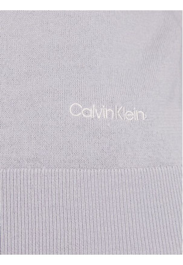 Calvin Klein Golf LV044D371G Fioletowy Regular Fit. Typ kołnierza: golf. Kolor: fioletowy. Materiał: syntetyk
