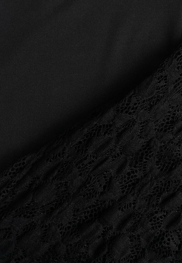 Renee - Czarna Elegancka Sukienka z Koronki z Odkrytymi Plecami Lilafera. Okazja: na co dzień. Typ kołnierza: dekolt na plecach. Kolor: czarny. Materiał: koronka. Długość rękawa: na ramiączkach. Wzór: koronka. Styl: elegancki