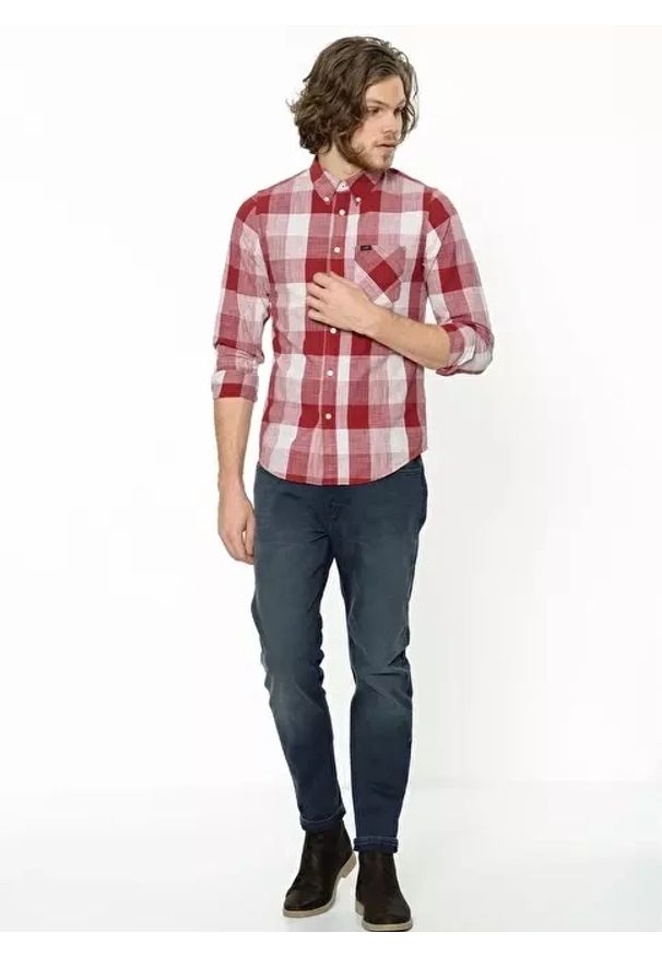 Lee - LEE BUTTON DOWN MĘSKA KOSZULA MATERIAŁOWA KRATA BIKING RED L880VATD. Typ kołnierza: button down. Materiał: materiał