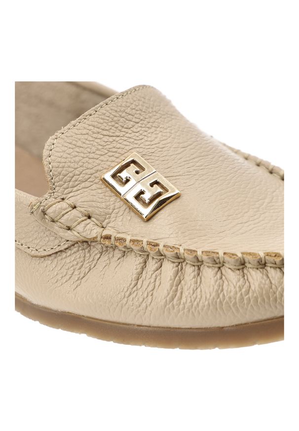 Mokasyny damskie Armodo, cholewka ze skóry naturalnej konstrukcja z dekoracyjną aplikacją miękka forma niska elastyczna podeszwa zapewniająca komfort. Okazja: na co dzień. Kolor: beżowy. Materiał: skóra. Szerokość cholewki: normalna. Wzór: aplikacja. Styl: casual, klasyczny, elegancki