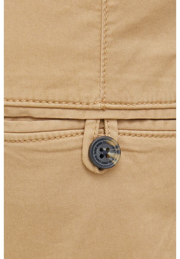Pepe Jeans szorty męskie kolor beżowy. Kolor: beżowy. Materiał: tkanina. Wzór: gładki