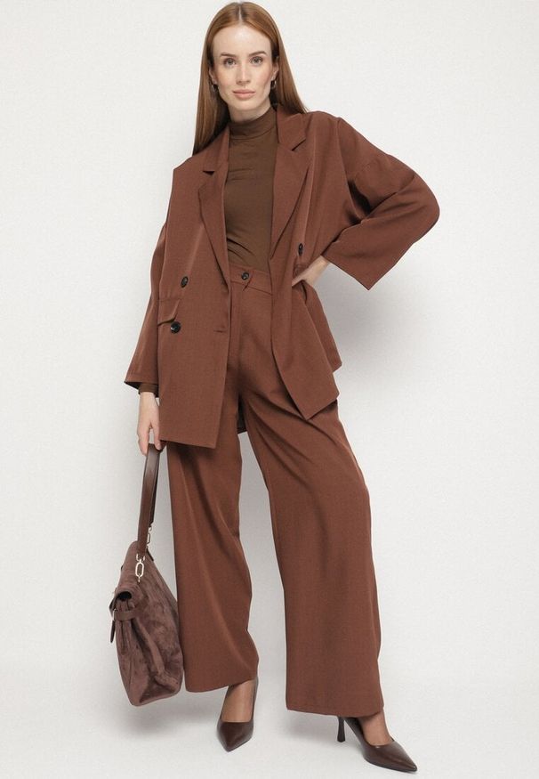 Born2be - Brązowy Komplet Garniturowy Dwurzędowa Marynarka Oversize i Szerokie Spodnie Tevalda. Kolor: brązowy. Wzór: aplikacja