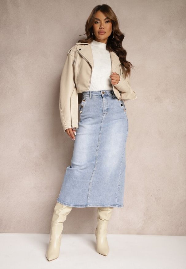 Renee - Jasnoniebieska Jeansowa Spódnica High Waist z Nitami Przy Kieszeniach Nellajoy. Okazja: na co dzień. Stan: podwyższony. Kolor: niebieski. Materiał: jeans. Styl: rockowy, casual, elegancki