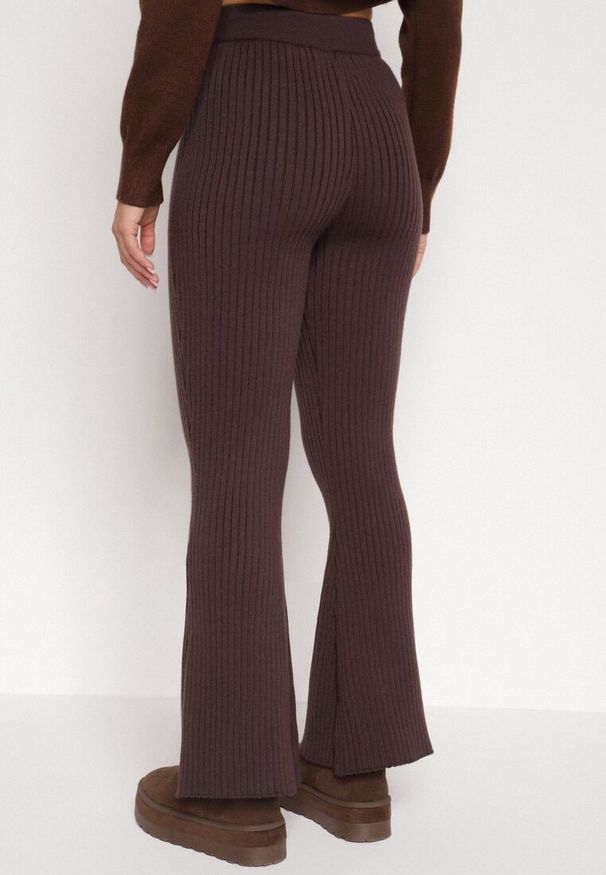Born2be - Brązowe Spodnie z Wiskozą i Wysokim Stanem Typu Dzwony Tusvira. Okazja: na co dzień. Stan: podwyższony. Kolor: brązowy. Materiał: wiskoza. Styl: casual, elegancki