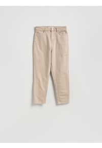 Reserved - Jeansy mom fit - beżowy. Kolor: beżowy