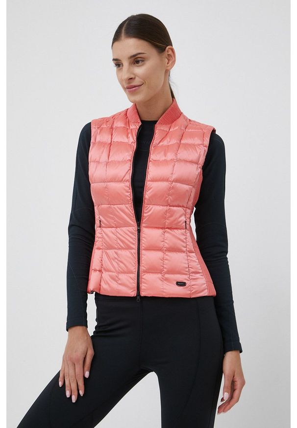Refrigiwear - RefrigiWear bezrękawnik puchowy damski kolor różowy przejściowy. Kolor: różowy. Materiał: puch. Długość rękawa: bez rękawów. Wzór: gładki