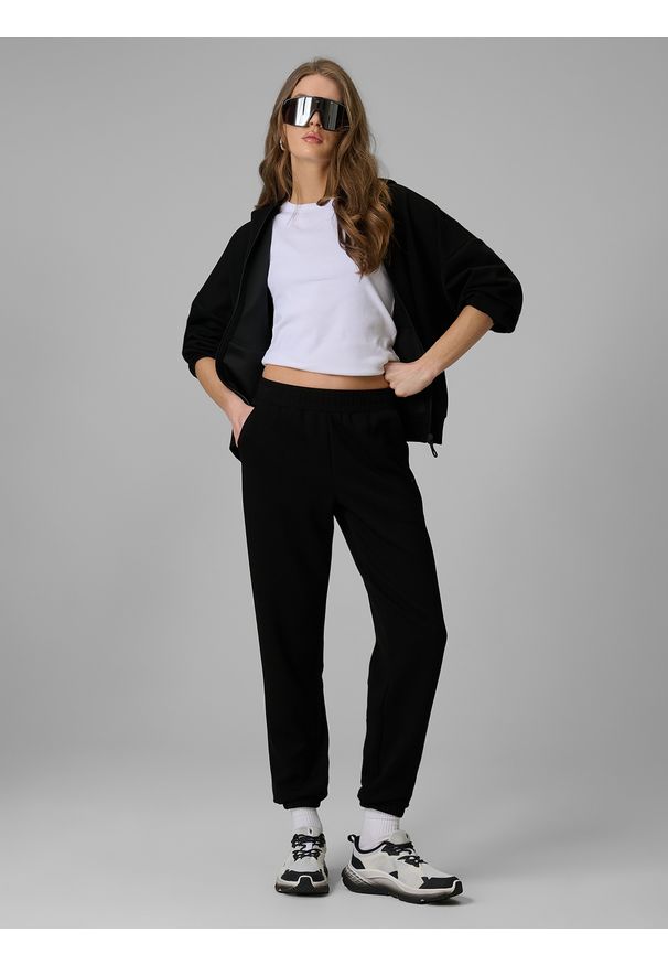 4f - 4F Bluza dresowa regular z kapturem damska - czarna XS. Okazja: na co dzień. Typ kołnierza: kaptur. Kolor: czarny. Materiał: dresówka. Styl: casual, klasyczny, sportowy