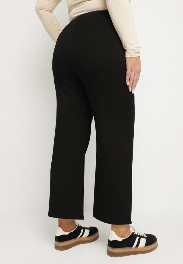 Born2be - Czarne Spodnie Dresowe z Bawełną z Kieszeniami Halithra. Okazja: na co dzień. Kolekcja: plus size. Kolor: czarny. Materiał: bawełna, dresówka. Styl: klasyczny, casual, elegancki