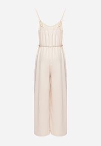 Born2be - Jasnobeżowy Kombinezon na Cienkich Regulowanych Ramiączkach ze Ściągaczem w Talii Huetta. Okazja: na co dzień. Kolor: beżowy. Materiał: jeans. Długość rękawa: na ramiączkach. Długość: długie. Styl: casual, elegancki, sportowy #4
