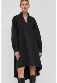 Notes du Nord Sukienka Brianna kolor czarny mini asymetryczna. Kolor: czarny. Materiał: tkanina, materiał. Długość rękawa: długi rękaw. Wzór: gładki. Typ sukienki: asymetryczne. Długość: mini #2