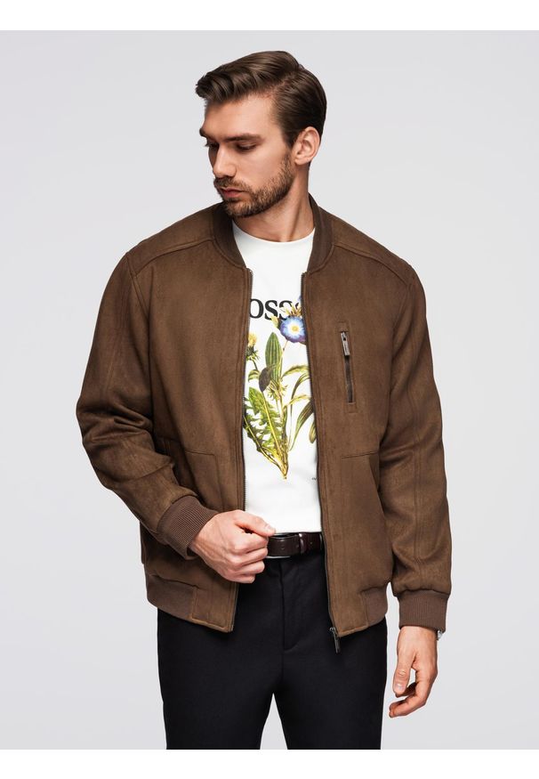 Ombre Clothing - Kurtka bomberka męska z imitacji zamszu - brązowa V1 - Rozmiar: M. Okazja: na co dzień. Kolor: brązowy. Materiał: zamsz. Wzór: aplikacja. Styl: casual, wizytowy