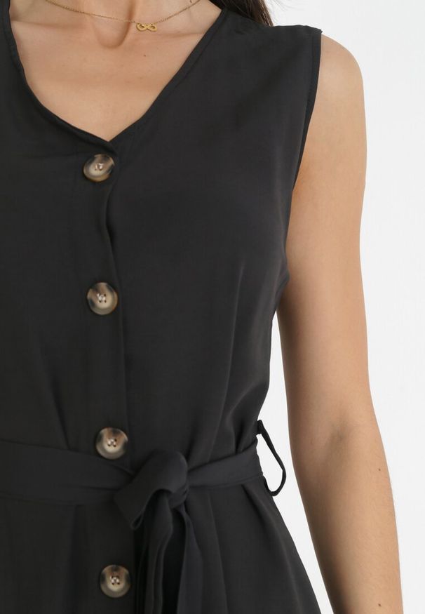 Born2be - Czarna Trapezowa Sukienka z Wiązanym Paskiem Brystia. Kolor: czarny. Materiał: materiał. Sezon: wiosna, lato. Typ sukienki: trapezowe