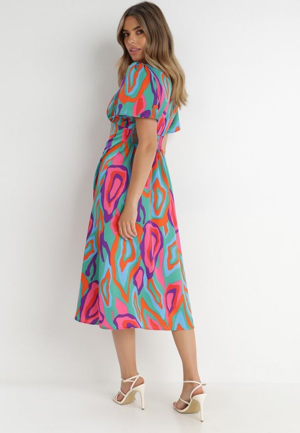 Born2be - Zielono-Różowa Sukienka Eudiche. Kolor: zielony. Wzór: aplikacja, nadruk. Sezon: lato. Długość: midi