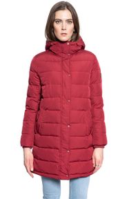 Wrangler - DAMSKA KURTKA ZIMOWA WRANGLER LONG PUFFER RUMBA RED W4Q4VJR05. Sezon: zima