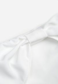 Born2be - Biała Koktajlowa Sukienka VICES Hiszpanka o Rozkloszowanym Kroju Diolora. Typ kołnierza: dekolt hiszpanka. Kolor: biały. Materiał: poliester. Typ sukienki: rozkloszowane. Styl: wizytowy #4