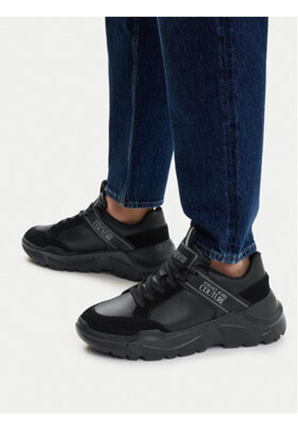 Versace Jeans Couture Sneakersy 79YA3SC2 ZPB30 899 Czarny. Kolor: czarny. Materiał: skóra