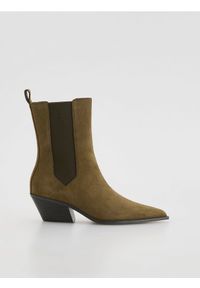 Reserved - Zamszowe botki na obcasie - zielony. Kolor: zielony. Materiał: zamsz. Obcas: na obcasie. Wysokość obcasa: średni #1