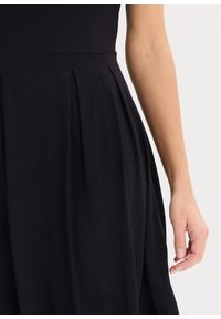 bonprix - Sukienka z dżerseju z mieszanki wiskozy. Kolor: czarny. Materiał: jersey, wiskoza. Długość rękawa: krótki rękaw. Wzór: nadruk, paski, gładki, grochy. Sezon: lato #3