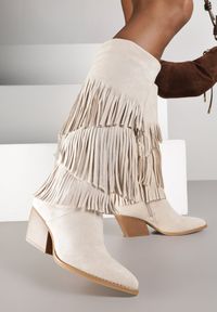 Born2be - Beżowe Kozaki Typu Kowbojki na Stożkowym Obcasie z Frędzlami Acirrive. Okazja: na co dzień. Kolor: beżowy. Materiał: jeans, skóra. Obcas: na obcasie. Styl: casual. Wysokość obcasa: średni #5