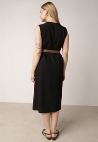 Born2be - Czarna Taliowana Sukienka z Bawełną i Wiskozą Ozdobiona Paskiem Luven. Okazja: na co dzień. Kolor: czarny. Materiał: wiskoza, bawełna. Wzór: aplikacja. Typ sukienki: proste. Styl: casual, elegancki #8