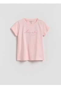 Reserved - T-shirt z haftowanym napisem - różowy. Kolor: różowy. Materiał: bawełna. Wzór: haft, napisy