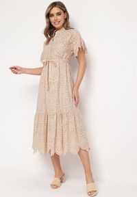 Born2be - Beżowa Haftowana Sukienka z Bawełny z Guzikami i Gumką w Talii Melliara. Okazja: na spacer, na imprezę. Typ kołnierza: dekolt w kształcie V. Kolor: beżowy. Materiał: bawełna. Długość rękawa: krótki rękaw. Wzór: haft. Sezon: lato. Styl: klasyczny, boho #7