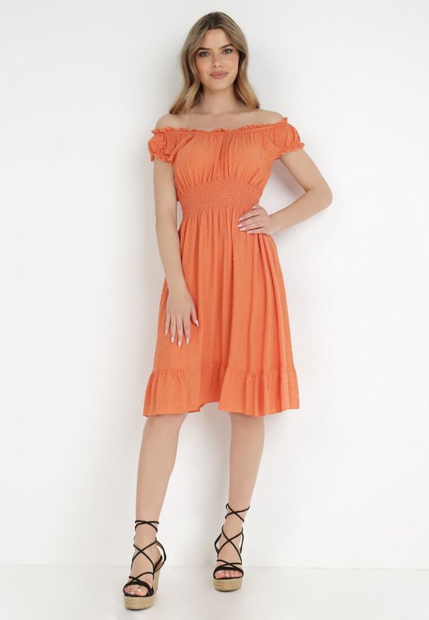 Born2be - Pomarańczowa Sukienka Chloromene. Kolor: pomarańczowy. Materiał: tkanina, wiskoza. Sezon: wiosna, lato. Długość: midi