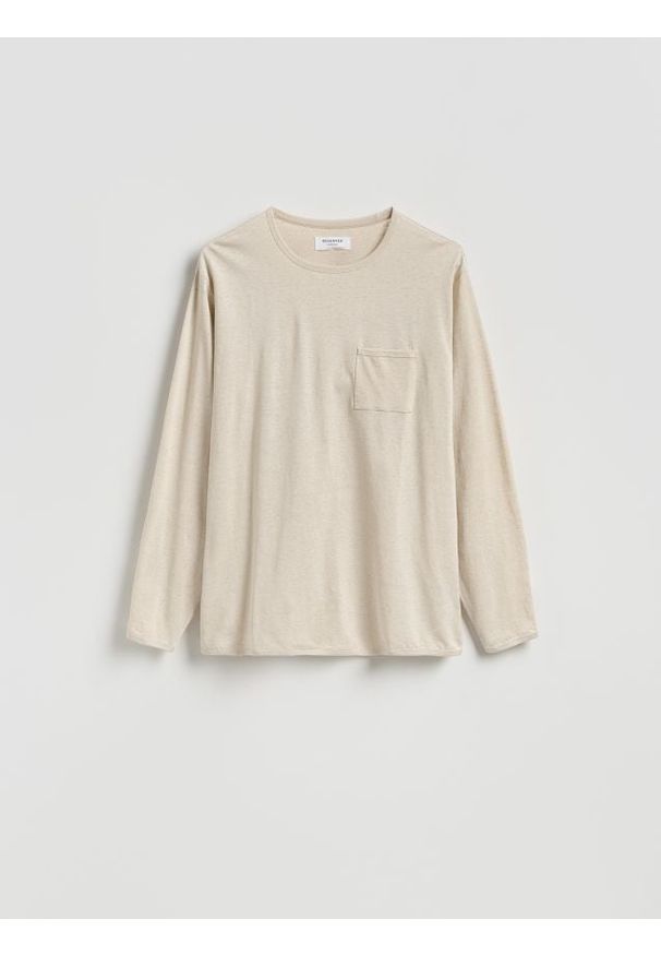 Reserved - Longsleeve regular z kieszonką - beżowy. Kolor: beżowy. Materiał: bawełna, len. Długość rękawa: długi rękaw