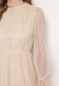 Born2be - Beżowa Rozkloszowana Sukienka Maxi z Przezroczystszego Tiulu Ozdobiona Koronką Lanessa. Kolor: beżowy. Materiał: tiul, koronka. Wzór: koronka, aplikacja. Długość: maxi #5