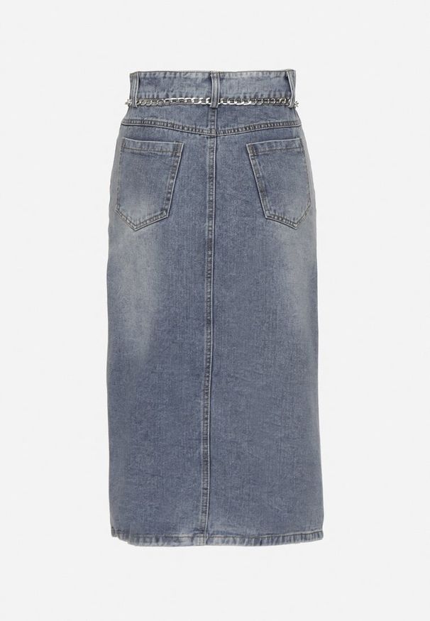 Born2be - Granatowa Bawełniana Spódnica Jeansowa Ozdobiona Łańcuchem Lilisela. Okazja: na co dzień. Kolor: niebieski. Materiał: jeans, bawełna. Wzór: aplikacja. Styl: elegancki, casual, klasyczny