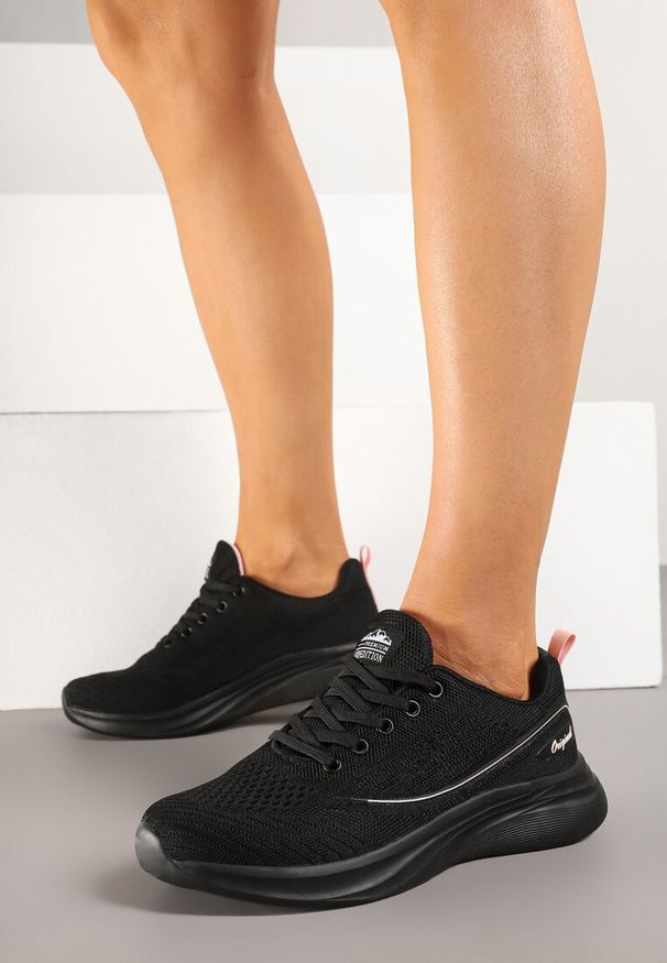 Renee - Czarno-Różowe Buty Sportowe Sneakersy Siateczkowe na Podeszwie z Pianki Rellica. Okazja: na co dzień. Kolor: czarny. Wzór: aplikacja. Sport: fitness
