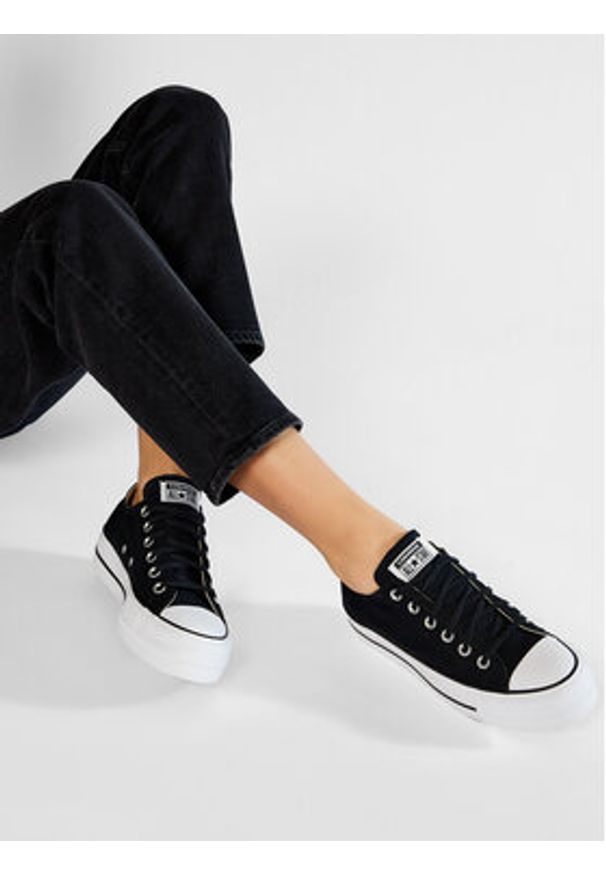 Converse Trampki Chuck Taylor All Star Lift Ox 560250C Czarny. Kolor: czarny. Materiał: materiał