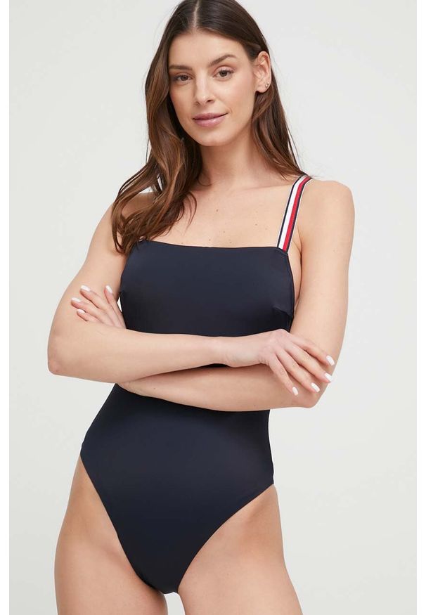 TOMMY HILFIGER - Tommy Hilfiger jednoczęściowy strój kąpielowy kolor granatowy lekko usztywniona miseczka. Kolor: niebieski. Materiał: materiał, dzianina. Wzór: gładki