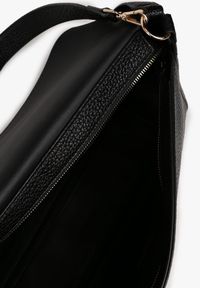 Born2be - Czarna Prostokątna Torebka na Ramię z Metaliczną Ozdobą Durrive. Kolor: czarny. Wzór: aplikacja. Styl: klasyczny, casual, elegancki. Rodzaj torebki: na ramię