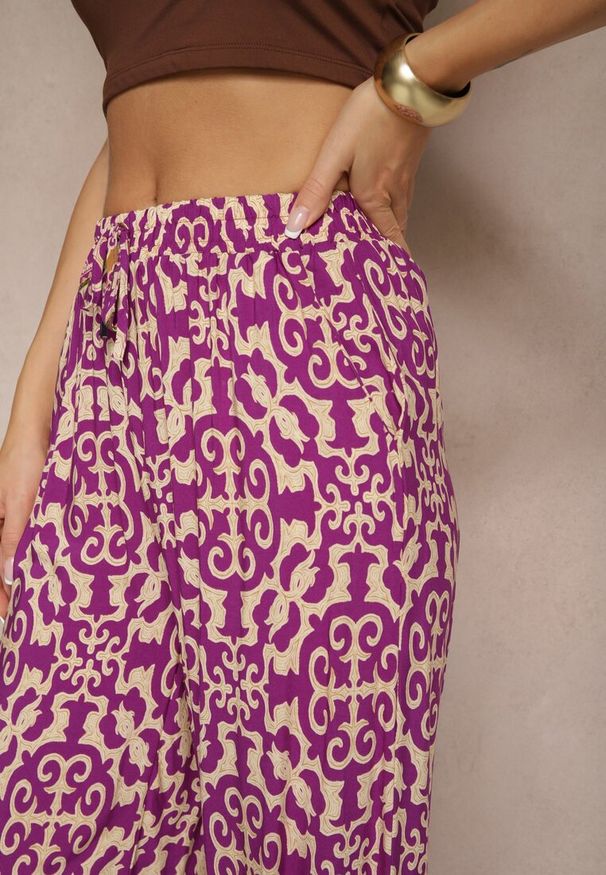 Renee - Fioletowe Szerokie Spodnie Culottes z Bawełny w Ornamentalny Print Lisanella. Okazja: na co dzień, na spacer. Kolor: fioletowy. Materiał: bawełna. Wzór: nadruk. Styl: elegancki, casual