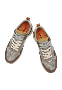 Brązowe Sneakersy Jeep Sportowe Obuwie Męskie. Okazja: na co dzień. Kolor: szary. Materiał: zamsz. Szerokość cholewki: normalna #3