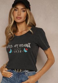 Renee - Czarny T-shirt z Bawełny Ozdobiony Nadrukiem Savetelle. Okazja: na co dzień. Kolor: czarny. Materiał: bawełna. Wzór: aplikacja, nadruk. Sezon: lato, wiosna. Styl: casual
