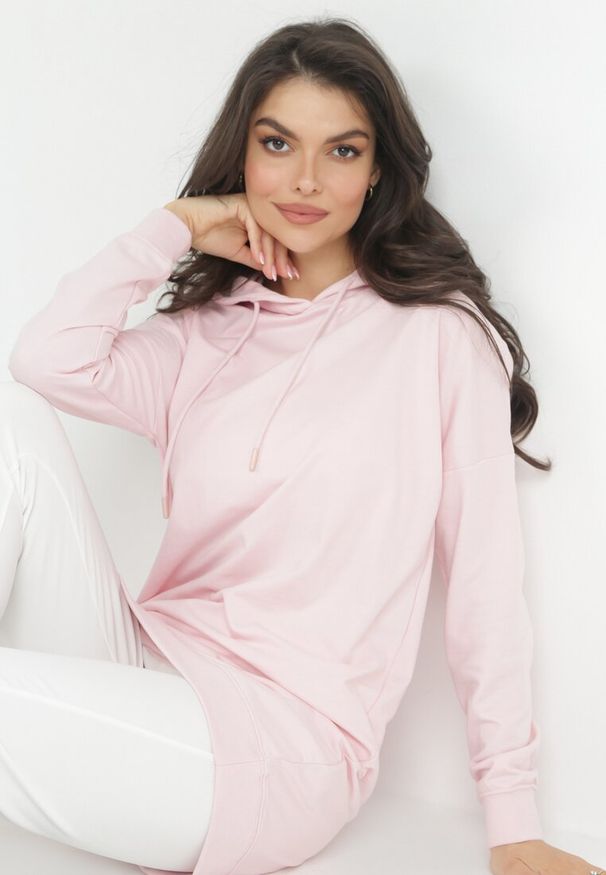 Born2be - Różowa Długa Bluza Dresowa z Kapturem Korena. Typ kołnierza: kaptur. Kolor: różowy. Materiał: dresówka. Długość: długie