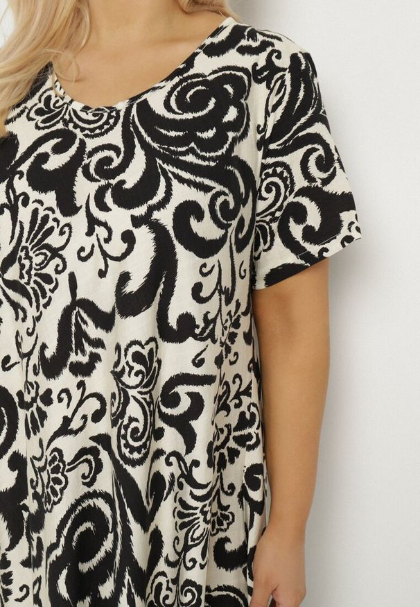 Born2be - Czarna Rozkloszowana Sukienka z Wiskozy z Geometrycznym Wzorem Emisova. Okazja: na co dzień. Kolor: czarny. Materiał: wiskoza. Długość rękawa: krótki rękaw. Wzór: geometria. Styl: casual, elegancki