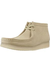 Clarks - CLARKS ORIGINALS WALLABEE BOOT Jasnobrązowy. Kolor: brązowy, wielokolorowy, beżowy. Materiał: skóra, zamsz. Styl: sportowy