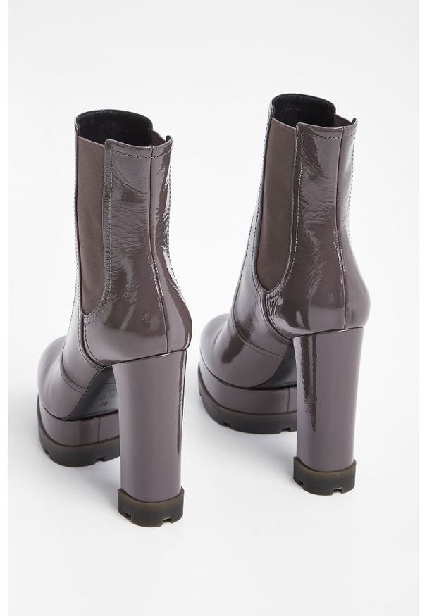 Casadei - Botki skórzane CASADEI. Materiał: skóra, lakier. Obcas: na platformie