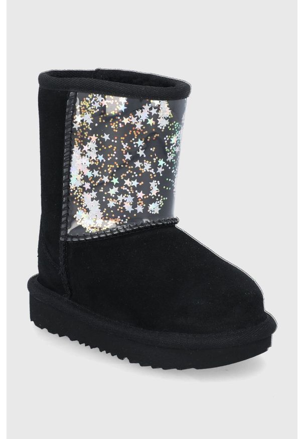 Ugg - UGG Śniegowce zamszowe dziecięce Classic II Clear Glitter. Nosek buta: okrągły. Kolor: czarny. Materiał: zamsz. Szerokość cholewki: normalna